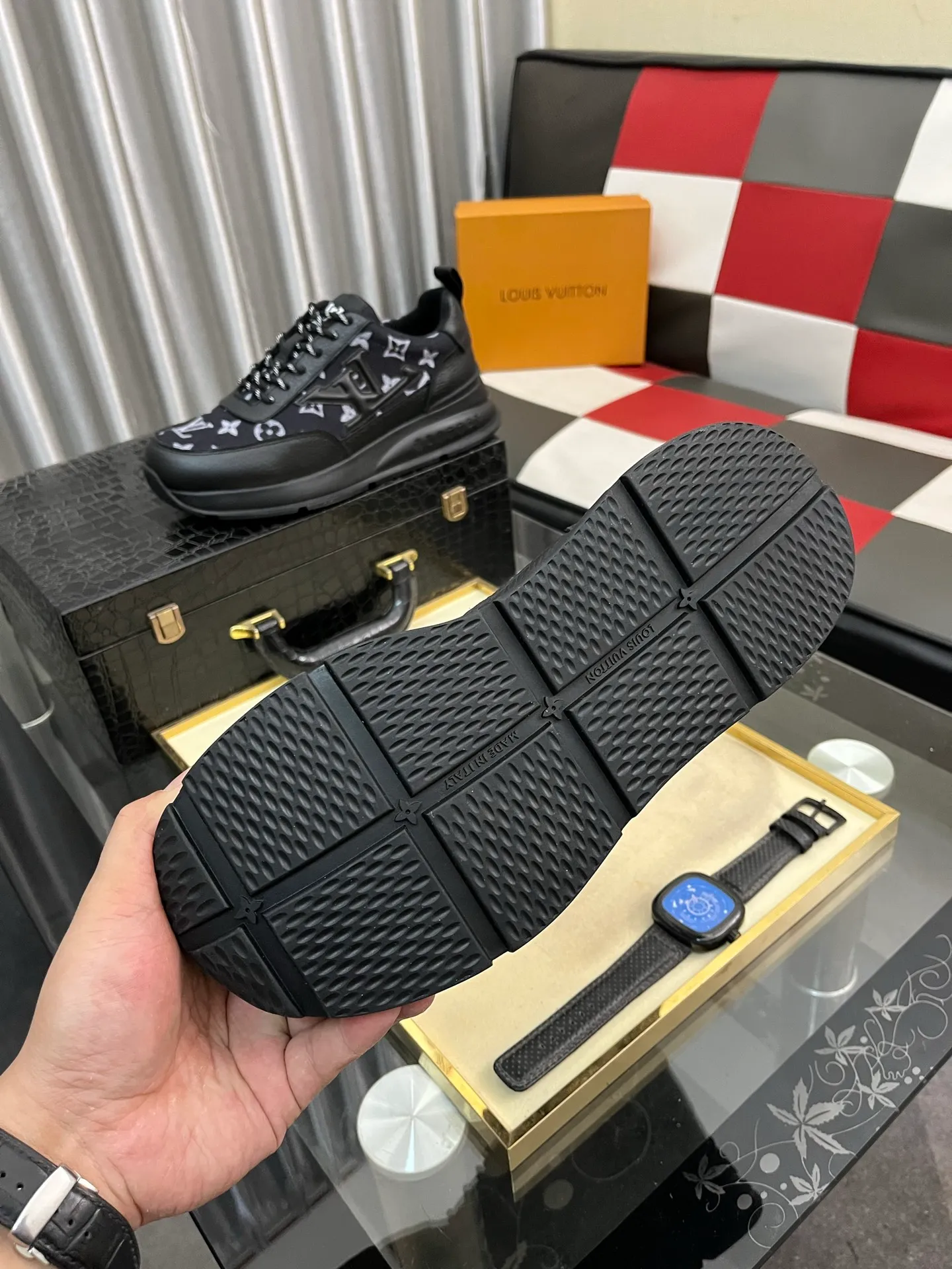 Men's shoes 💰: 438⌚️⌚️[LOUIS VUITTON] Same style as Louis Vuitton* official website🚹Men's high-top casual shoes❤️Same style as popular celebrities ~ best-selling at home and abroad Lv focuses on the checkerboard series...Imported first-layer cowhide with special fabrics➕Full sheepskin lining➕Brand-specific hollow outsole💎Number of codes: 38-443️⃣Colors available